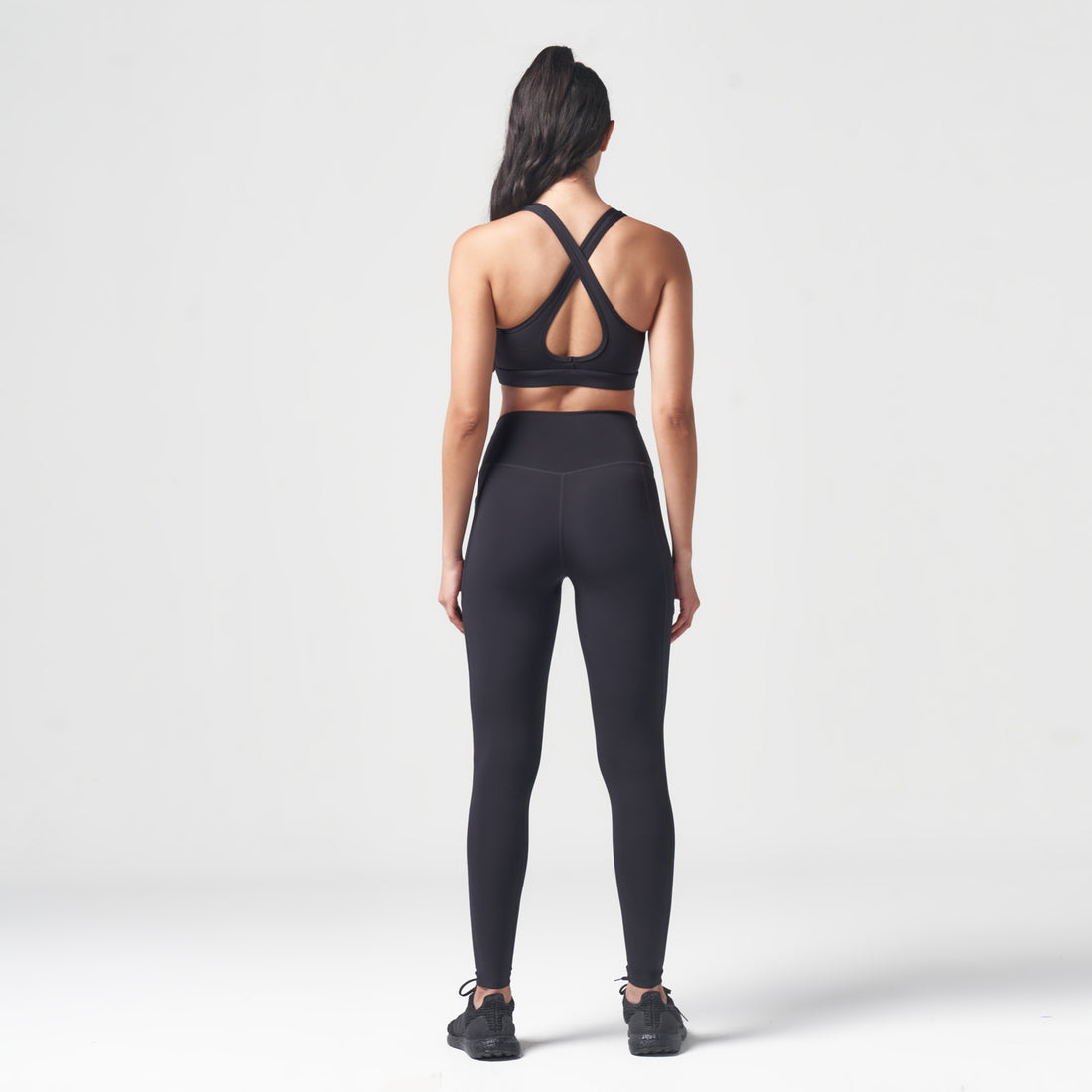 Essential Medium Impact Bra - Black